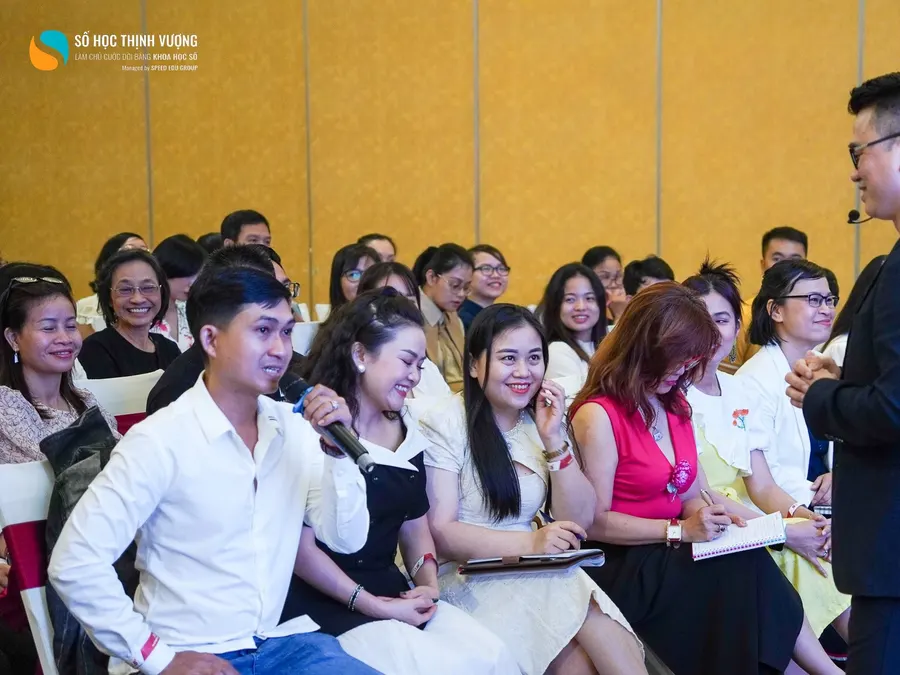 Giao lưu, hỏi – đáp cùng người tham dự